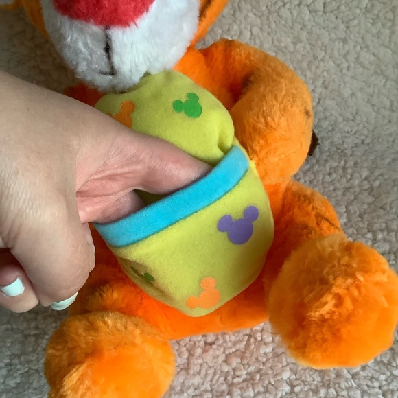 Disney Tigger Plush Stuffed Animal With Easter Egg - Picture 6 of 7